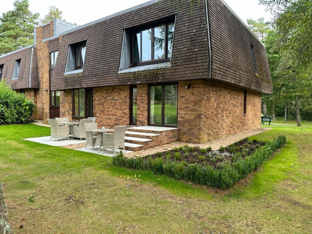 One Dunbar Court Gleneagles Village Apartment *